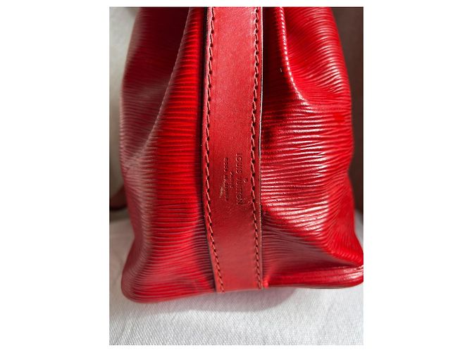 Noe Louis Vuitton Noé Beuteltasche • Rotes Epi-Leder • Authentisches Vintage Gold hardware - Ansicht 10