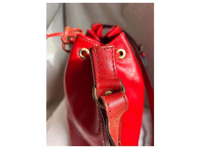 Noe Louis Vuitton Noé Beuteltasche • Rotes Epi-Leder • Authentisches Vintage Gold hardware - Ansicht 14