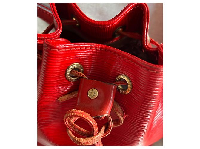 Noe Louis Vuitton Noé Beuteltasche • Rotes Epi-Leder • Authentisches Vintage Gold hardware - Ansicht 2