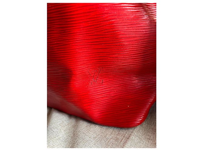 Noe Louis Vuitton Noé Beuteltasche • Rotes Epi-Leder • Authentisches Vintage Gold hardware - Ansicht 4