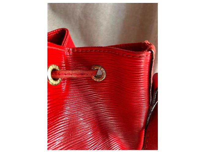 Noe Louis Vuitton Noé Beuteltasche • Rotes Epi-Leder • Authentisches Vintage Gold hardware - Ansicht 5