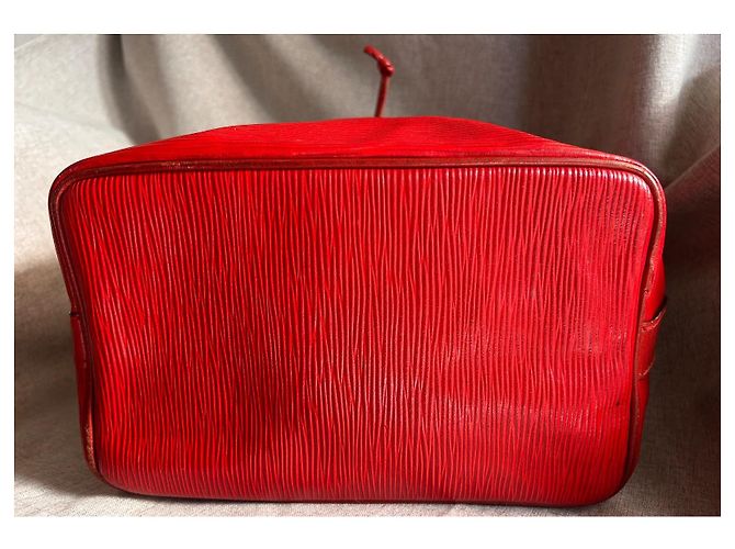 Noe Louis Vuitton Noé Beuteltasche • Rotes Epi-Leder • Authentisches Vintage Gold hardware - Ansicht 8