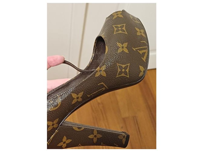 Louis Vuitton Monogram Peep-Toe Pumps Braun - Ansicht 5