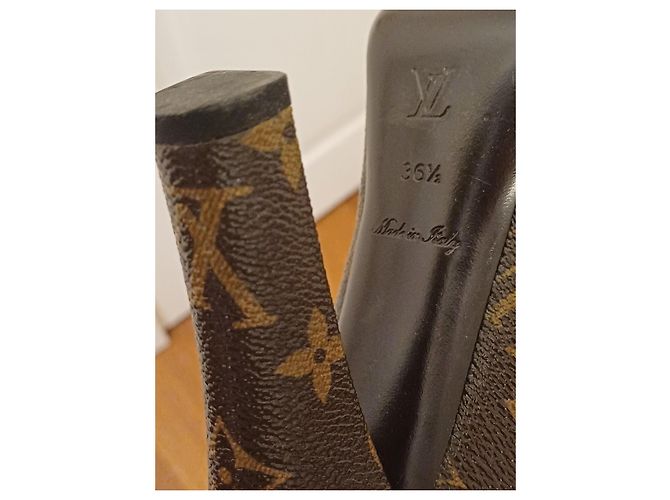 Louis Vuitton Monogram Peep-Toe Pumps Braun - Ansicht 6