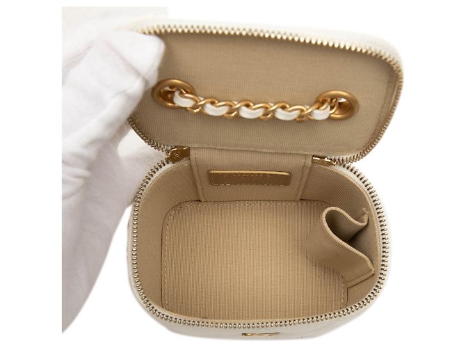 Borsa Vanity Case Chanel Mini CC Quilted Lambskin Pearl Crush Bianca con Tracolla a Catena Bianco - vista 4