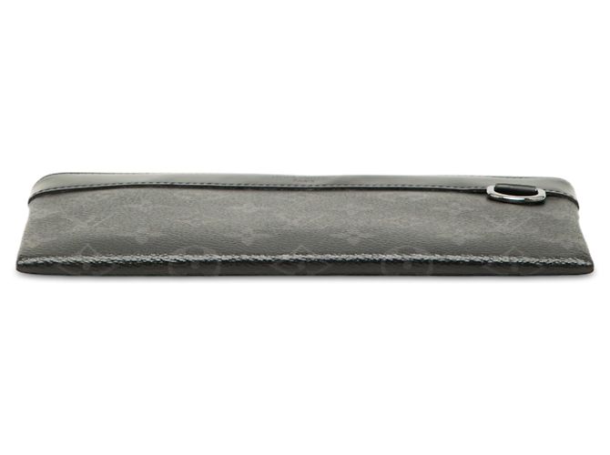 Bolsa de mão Louis Vuitton Monogram Eclipse Pochette Discovery PM preta Preto - vista 3