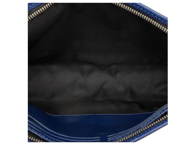 Borsa a pochette Louis Vuitton Monogram Taigarama Pochette Voyage MM Blu - vista 4