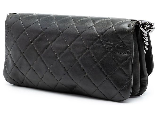 Chanel Boy Accordion Flap Crossbody Bag aus schwarzem gestepptem Lammleder - Ansicht 2