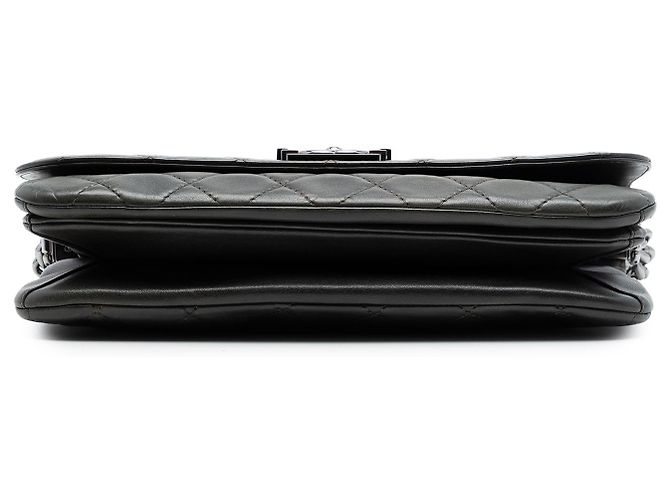 Chanel Boy Accordion Flap Crossbody Bag aus schwarzem gestepptem Lammleder - Ansicht 3