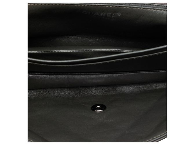 Chanel Boy Accordion Flap Crossbody Bag aus schwarzem gestepptem Lammleder - Ansicht 4