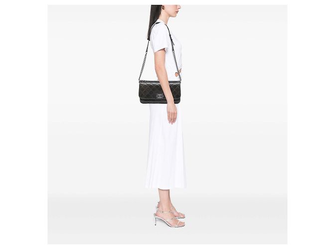 Chanel Boy Accordion Flap Crossbody Bag aus schwarzem gestepptem Lammleder - Ansicht 6