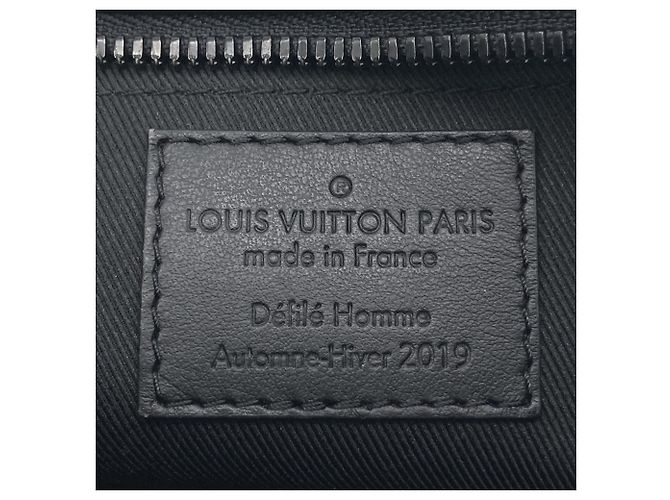 Borsa a tracolla Louis Vuitton Taiga Rainbow Soft Trunk Nera Nero - vista 6