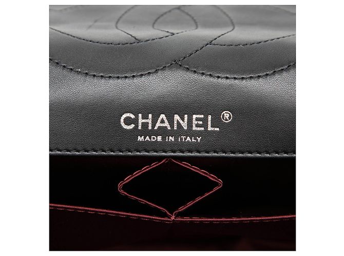 Borsa a tracolla Chanel Jumbo in vernice nera con simboli portafortuna embossed Nero - vista 5