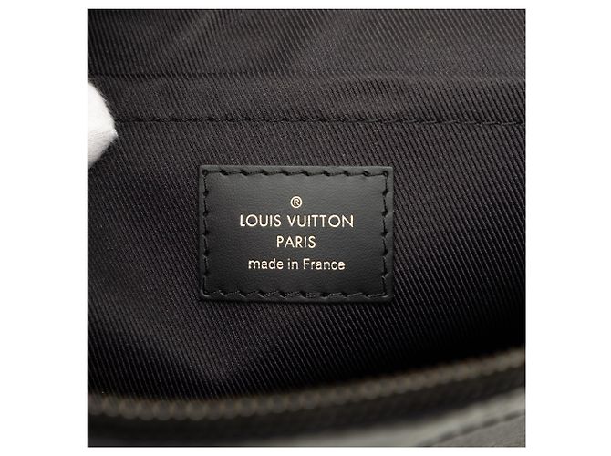 Bolso de mano Louis Vuitton Monogram Eclipse Discovery Pochette GM negro - vista 5