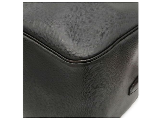 Bolsa Boston Louis Vuitton Taiga Kendall PM Preto Cinza - vista 4