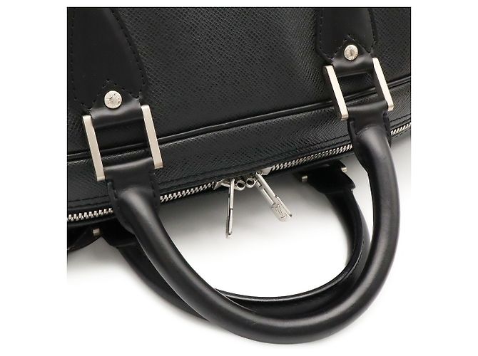 Bolsa Boston Louis Vuitton Taiga Kendall PM Preto Cinza - vista 5