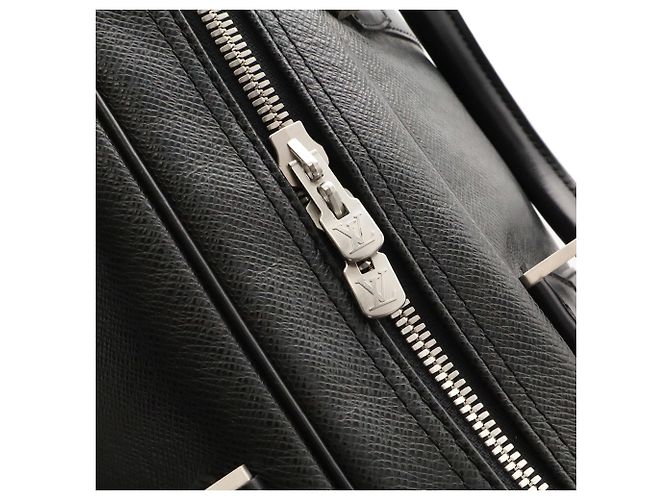 Bolsa Boston Louis Vuitton Taiga Kendall PM Preto Cinza - vista 7