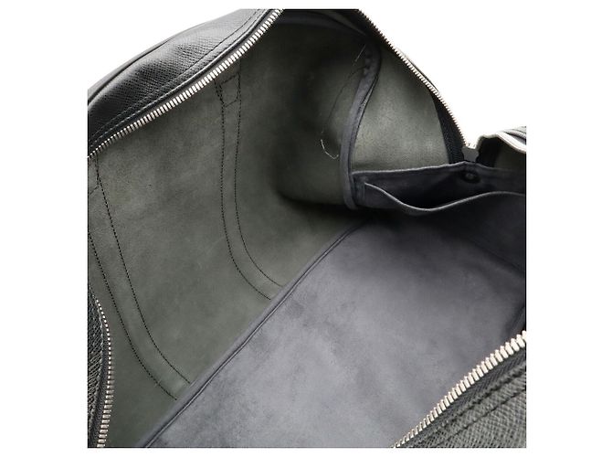 Bolsa Boston Louis Vuitton Taiga Kendall PM Preto Cinza - vista 9