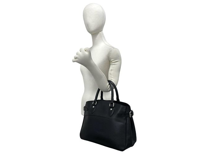 Saco de mão Louis Vuitton Passy PM em couro Epi Preto - vista 2