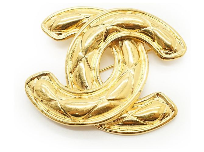 Timeless Chanel Spilla Vintage in metallo dorato logo CC Matelassé D'oro - vista 2