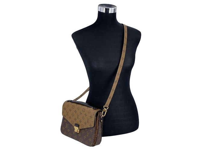 Louis Vuitton Bolsa de ombro e mão Pochette Metis Reverse em lona marrom - vista 2