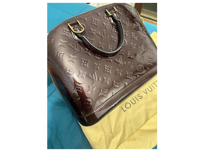 Louis Vuitton Alma BB Monogram Vernis Bordò - vista 2
