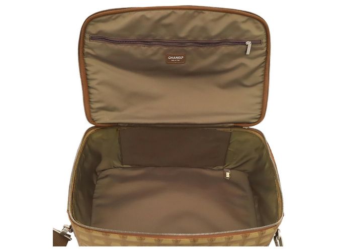 Borsa Boston Chanel in nylon kaki e pelle Cachi - vista 6