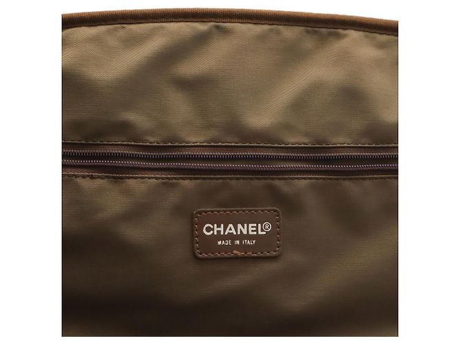 Borsa Boston Chanel in nylon kaki e pelle Cachi - vista 8
