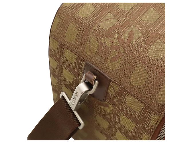 Borsa Boston Chanel in nylon kaki e pelle Cachi - vista 9