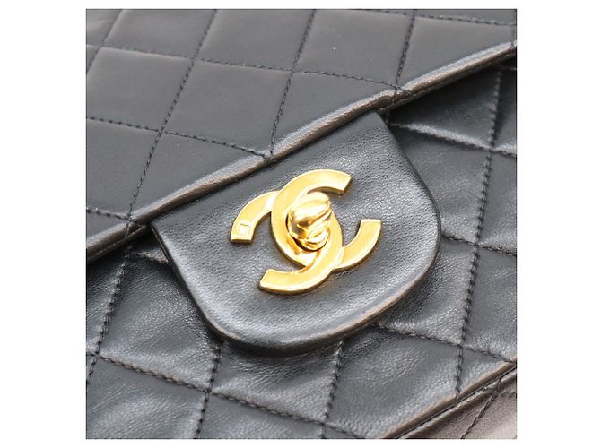 Borsa a tracolla CHANEL A01112 25 in pelle d'agnello matelassé nera - vista 6