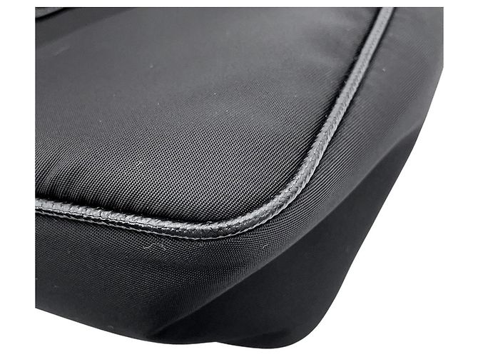 Bolsa de Ombro Prada Re-Edition 2005 Preto - vista 8