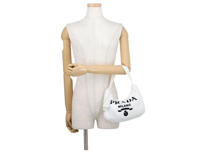 Bolsa Prada Re Edition 2000 em Terry Preto Branco - vista 4