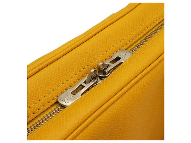 Louis Vuitton Taiga PDV Port Document Voyage PM Handtasche Gelb - Ansicht 7