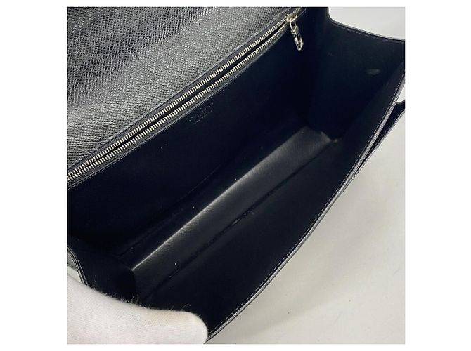 Sac à main Louis Vuitton Taiga Monceau 28 Gris - vue 4