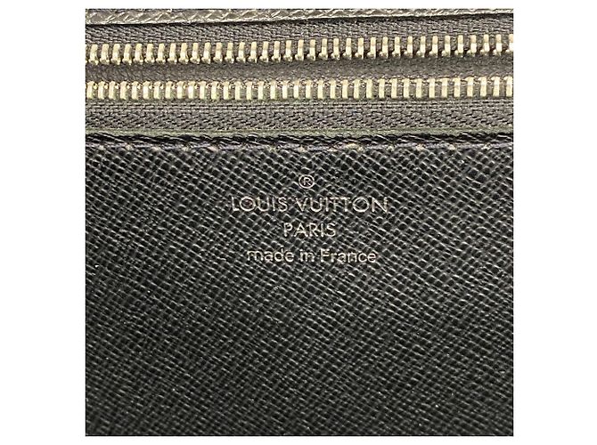 Sac à main Louis Vuitton Taiga Monceau 28 Gris - vue 5
