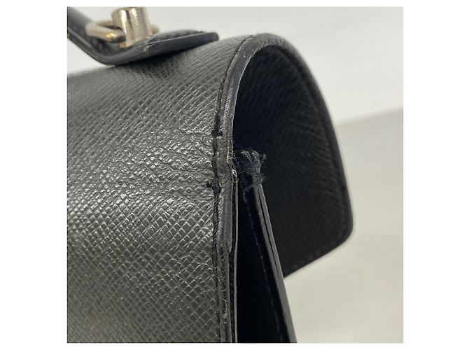 Sac à main Louis Vuitton Taiga Monceau 28 Gris - vue 7