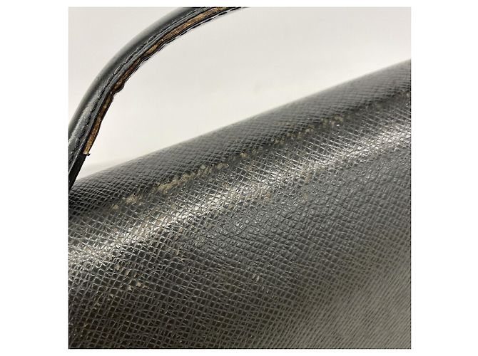 Sac à main Louis Vuitton Taiga Monceau 28 Gris - vue 8
