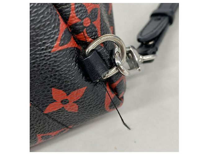 Mochila MINI Louis Vuitton Monogram Infra Rouge Palm Springs Negro Roja - vista 8