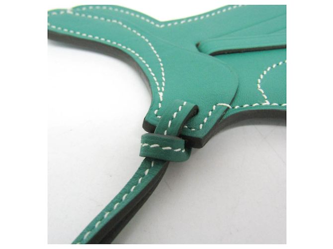 Hermès Chaveiro Hermes Paddock Cell Saddle Bag Charm em Verde - vista 6