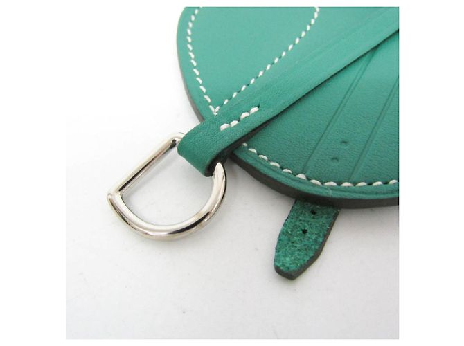 Hermès Chaveiro Hermes Paddock Cell Saddle Bag Charm em Verde - vista 9