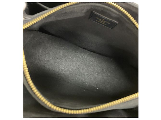 Bolsa Louis Vuitton Monogram Soufflot NV BB Marrom Preto - vista 4