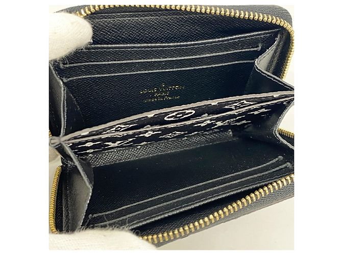 Louis Vuitton Monogram Jungle Zippy Coin Purse M67878 Castaño Negro - vista 3