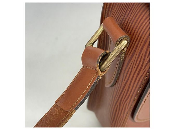 Bolso de hombro Louis Vuitton Epi Saint Cloud Castaño - vista 10