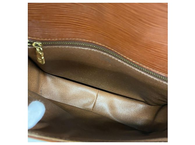 Bolso de hombro Louis Vuitton Epi Saint Cloud Castaño - vista 4