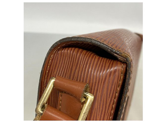 Bolso de hombro Louis Vuitton Epi Saint Cloud Castaño - vista 7