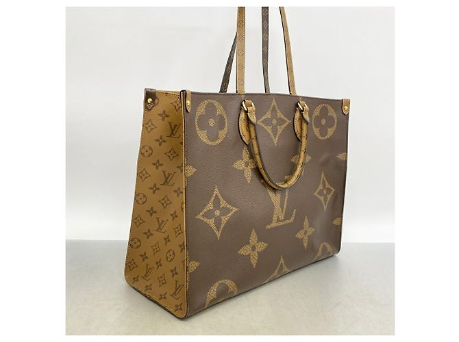Saco Tote Louis Vuitton Monogram Giant Reverse OnTheGo GM Marrom - vista 2