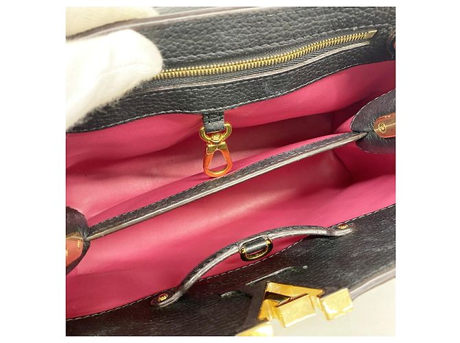 Sac à main Louis Vuitton Capucines BB Noir - vue 4