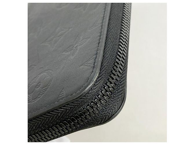 Portefeuille Zippy Louis Vuitton Monogram Shadow Noir - vue 5