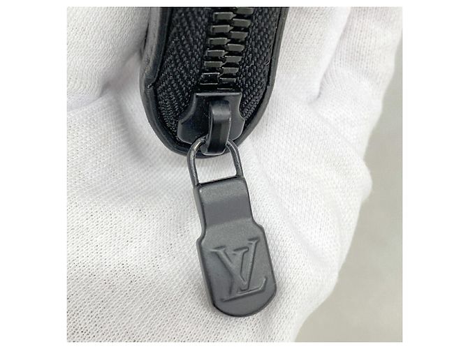 Portefeuille Zippy Louis Vuitton Monogram Shadow Noir - vue 7
