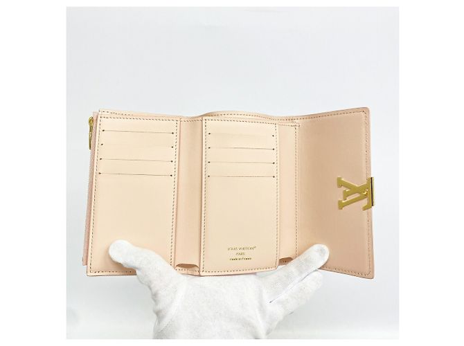Capucines Louis Vuitton Jasmine Pink Tri-fold Geldbörse - Ansicht 3